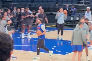 姚明此前曾谈如何学的英语：在NBA更衣室待超过6个月，你就会了